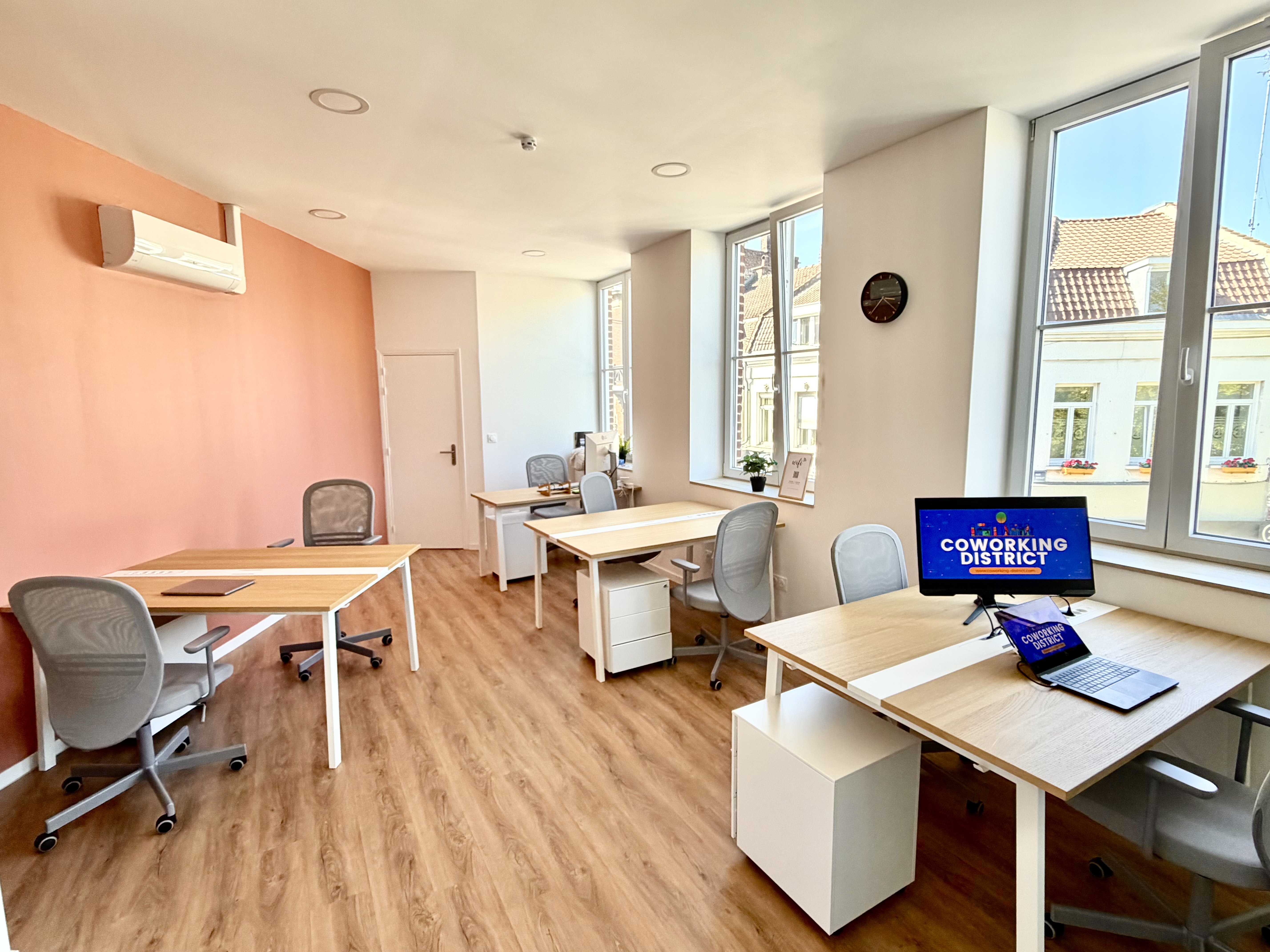 Poste fixe (open space) - Espace de coworking moderne à Tourcoing